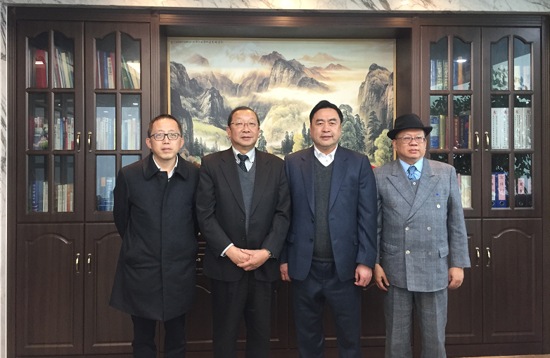 趙振元和陳宗欣教授、蛯子晴夫總經(jīng)理、愛德中創(chuàng)公司鄒克總經(jīng)理親切合影.png