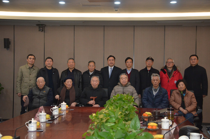 6-趙振元與老領(lǐng)導(dǎo)、大師親切合影留念.JPG
