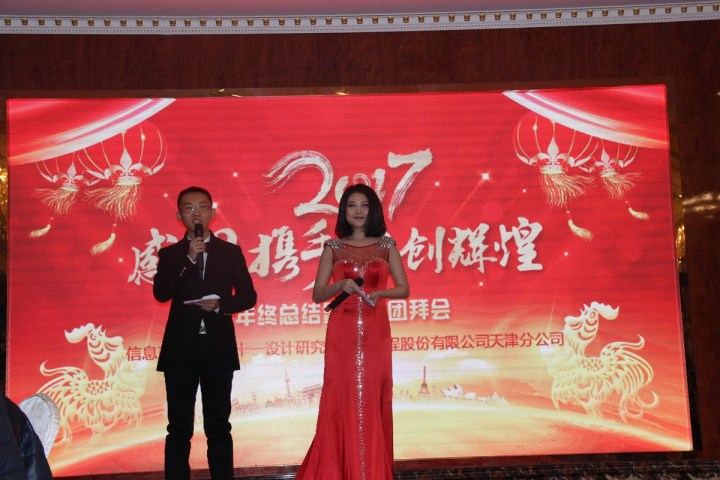 6-主持人與臺(tái)下觀眾互動(dòng)，氣氛活躍.jpg