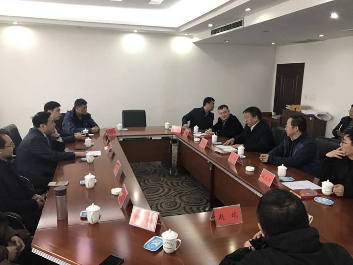 11-鞏義市委書記袁三軍、市人大主任李明楨、市政協(xié)主席談得勝、市委常委、市委辦主任朱軍、副市長劉軍杰、鞏東新區(qū)副主任劉亞濤等與太極實業(yè)董事長、十一科技法人代表趙振元、余才志、陳昌、何斌、趙斌、張松濤、趙遠遠、魏靜等會談.jpg