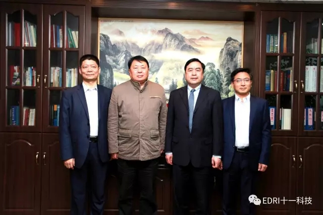 9-趙振元與叢亞東、王鵬程、劉成江在辦公室親切合影.webp.jpg