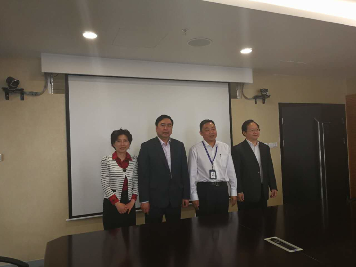 5-趙振元董事長、蔣玉梅副院長與祁寧春總經(jīng)理、吳世勇副總經(jīng)理親切合影.jpg